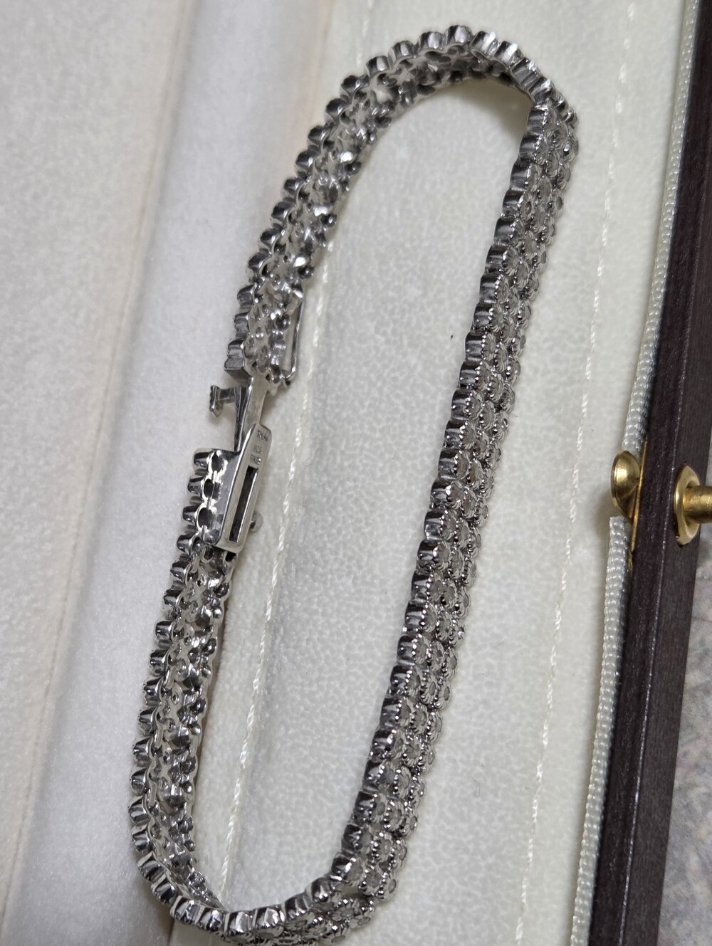 200 Genuine Diamonds Tennis Braselet with Sterling Silver